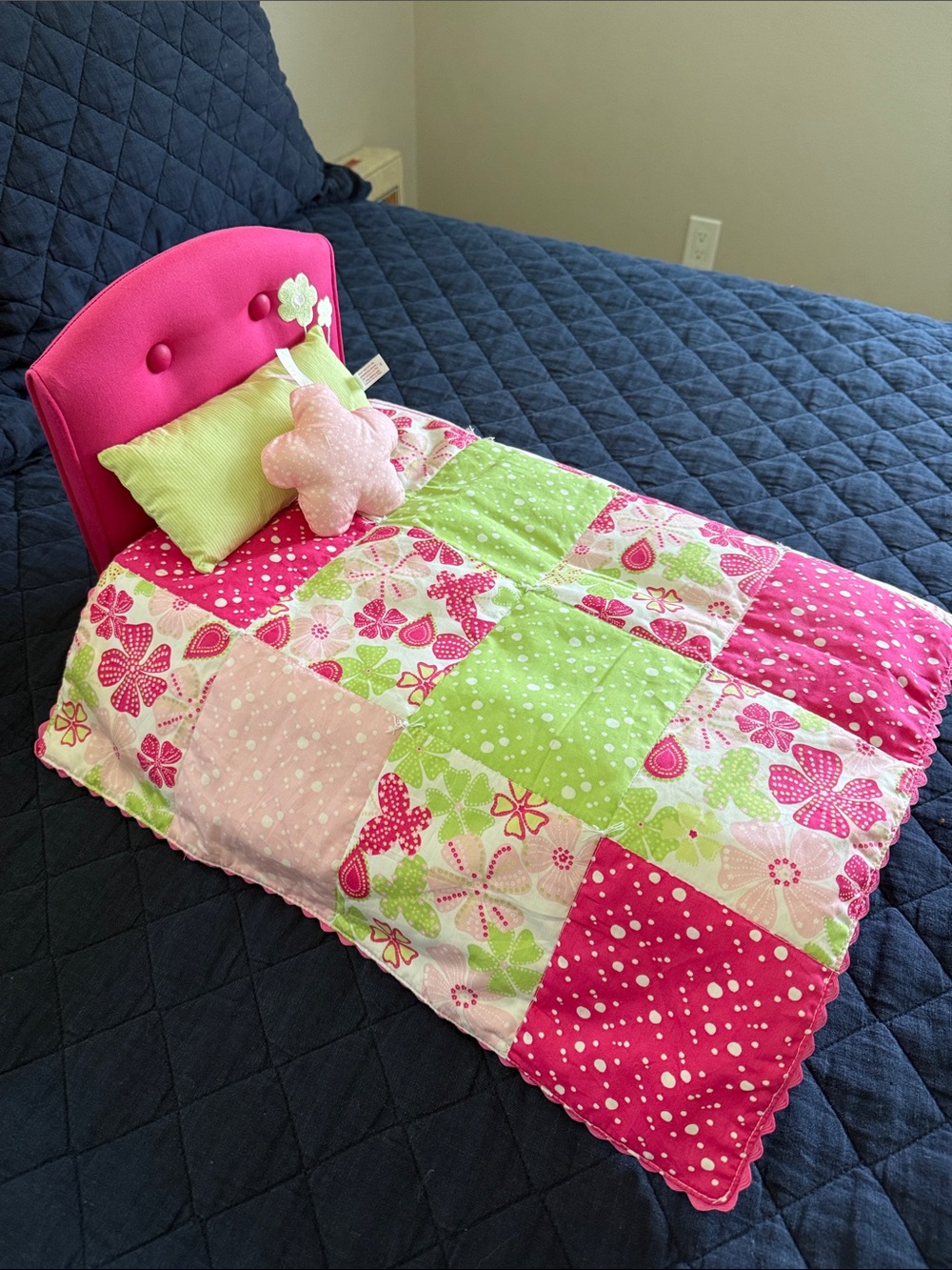 American Girl Doll twin bed with Pillows/comforter/mattress